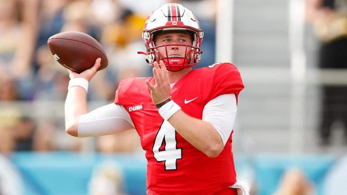 Patriots - Bailey Zappe Throwing
